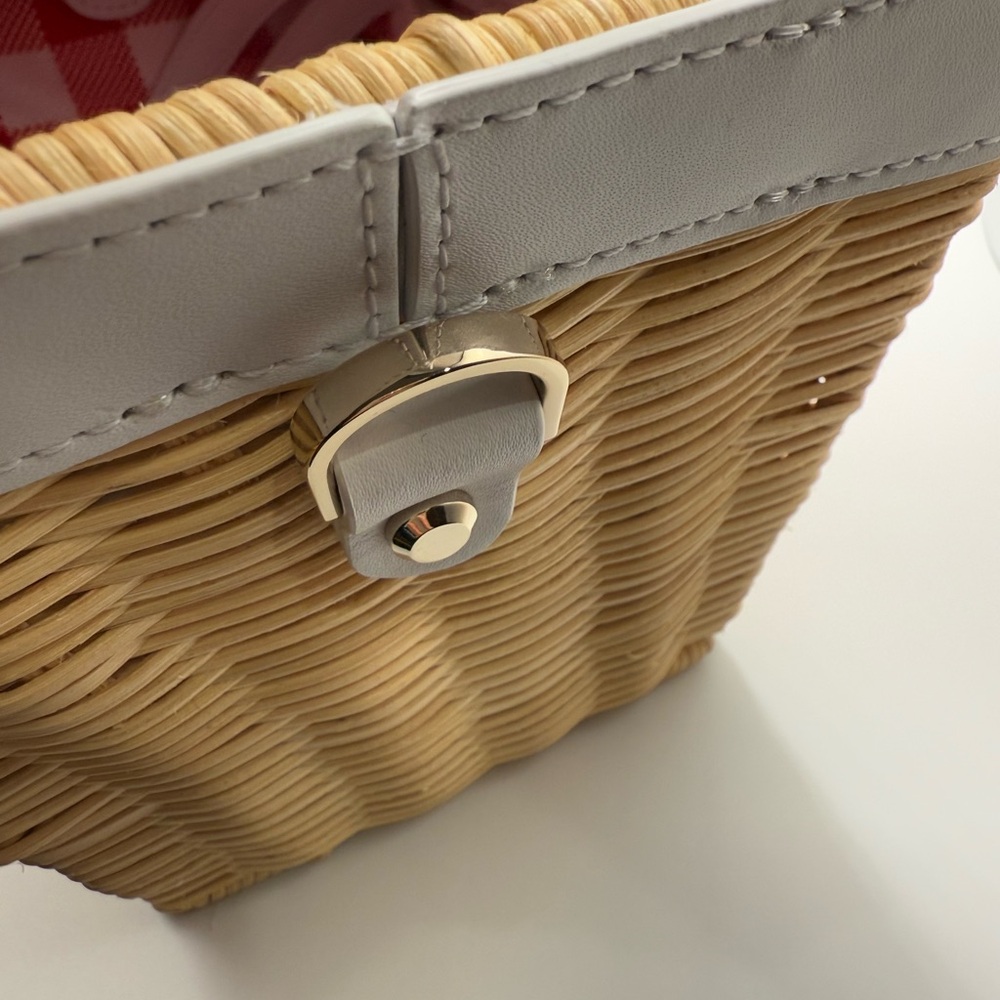 NWOT! BLOGGERS FAV!  Kate Spade Wicker Picnic Basket Strawberry White Crossbody - Picture 7 of 8